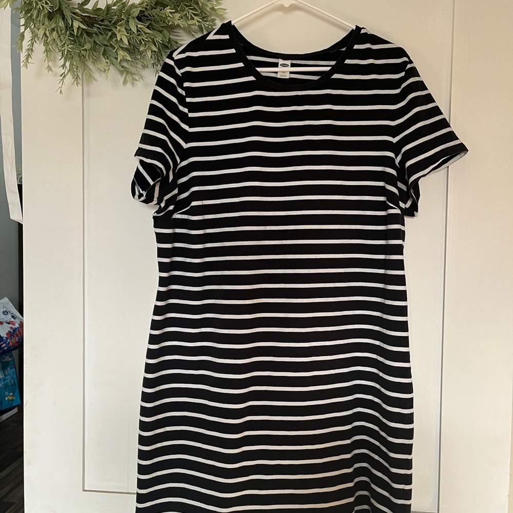Old Navy Black & White Casual Dress